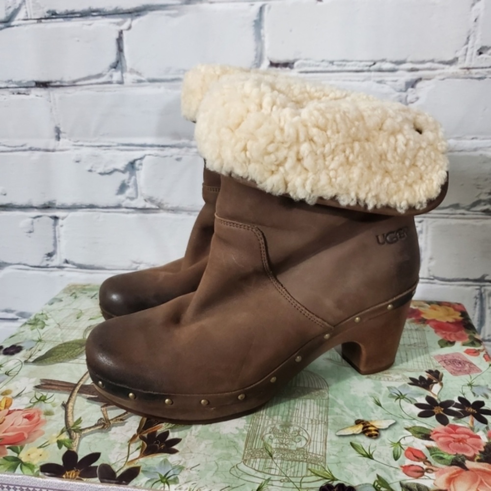 UGG Lynnea 3207 Clog Booties in Chocolate Brown - Size 7